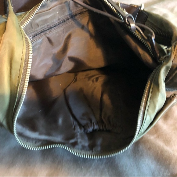 Green short strap bag with lots of pockets and large inside - Picture 5 of 5